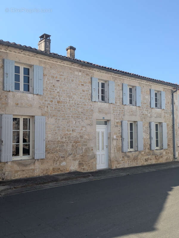 Charmante maison charentaise d'environ 145 m2 avec 4 chambres-dépendances et grenier aménageable - photo 12