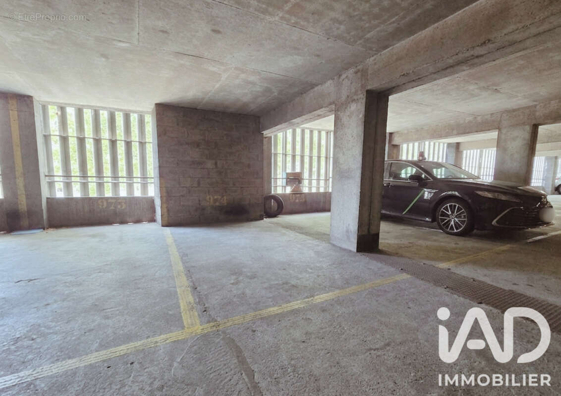 Parking 12 m² à Asnieres-Sur-Seine  - photo 2