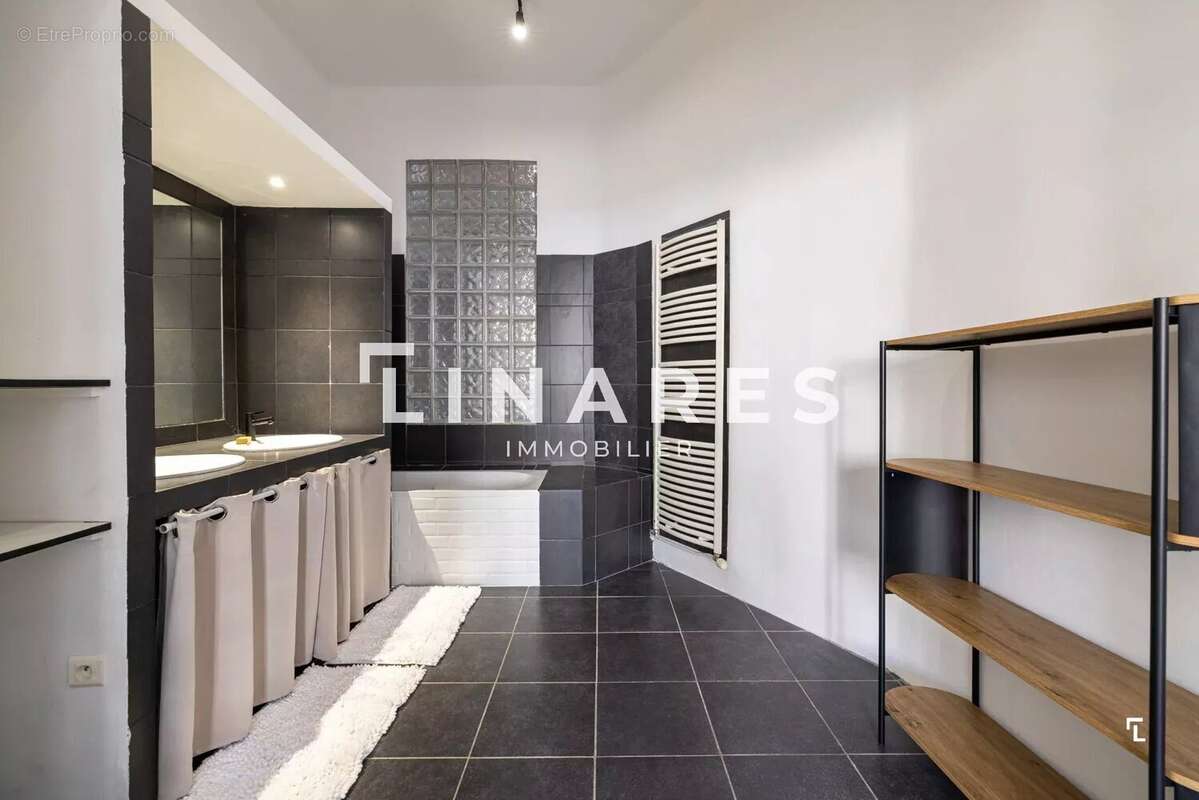 Appartement à MARSEILLE-6E