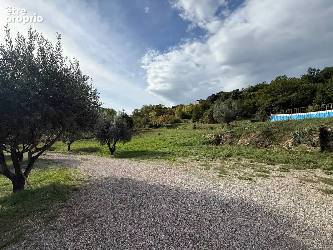 En EXCLUSIVITE Ancien Mazet de 93m2 + 40m2 de Stockage + Source le tout sur 6022m2 de terrain avec vue - photo 3
