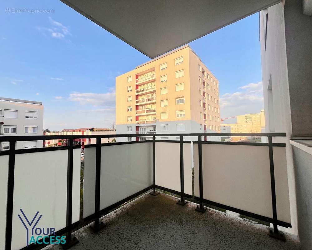 Appartement à MEYZIEU