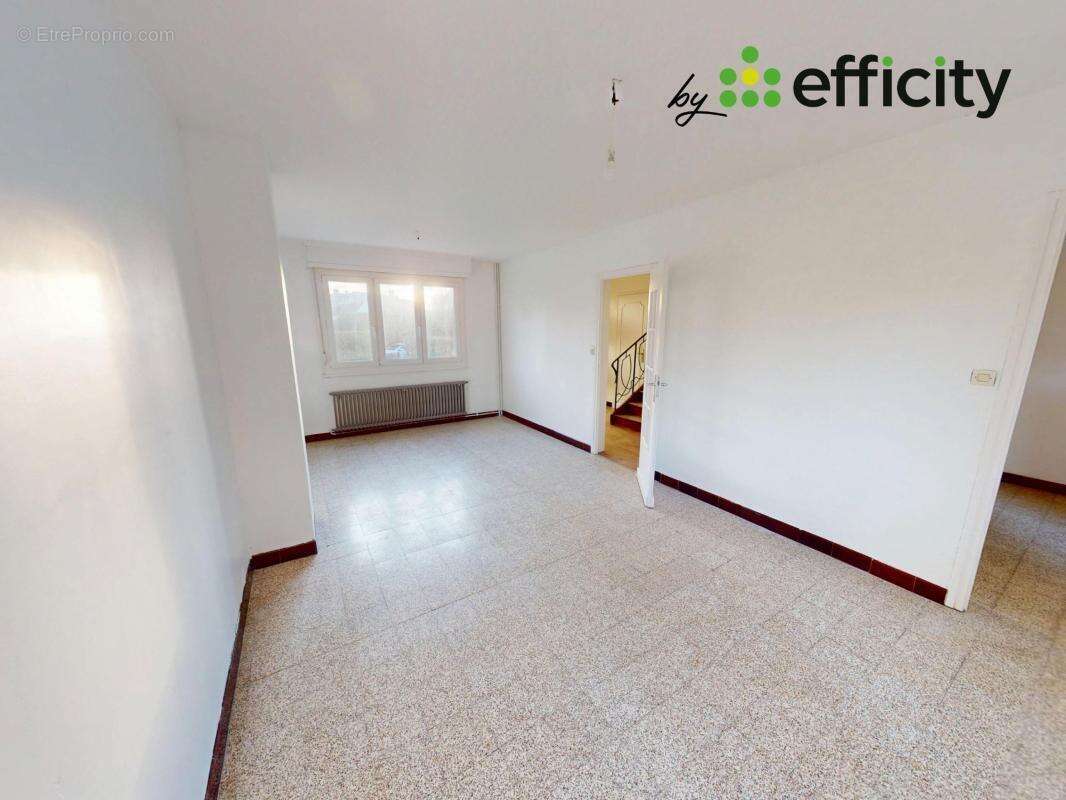 Maison à AULNOYE-AYMERIES