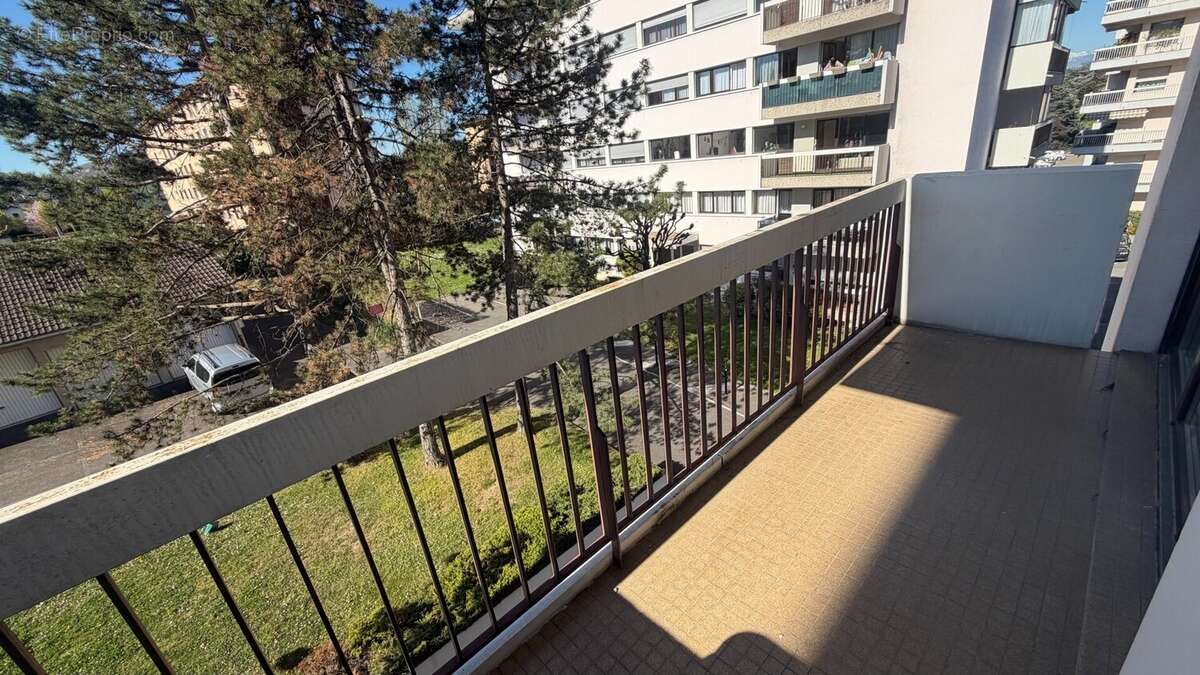 Appartement à vendre à Annemasse Balcon - Appartement à ANNEMASSE