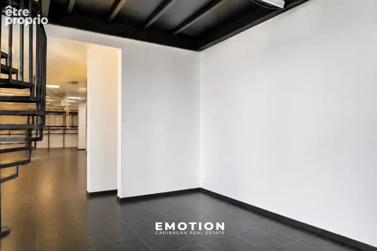 Local commercial 170 m2   Moudong Jarry BAIE-MAHAULT - photo 4