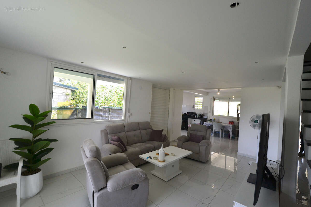 Superbe villa rénovée avec deux logements indépendants sur un terrain de 1 239 m2 - photo 7