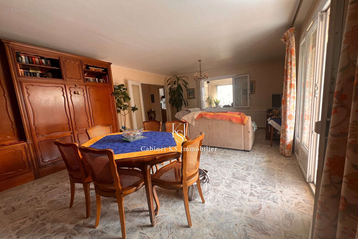 Maison 7 pièces 193 m² à vendre à Saint-Maximin-La-Sainte-Baume (83470) - photo 7