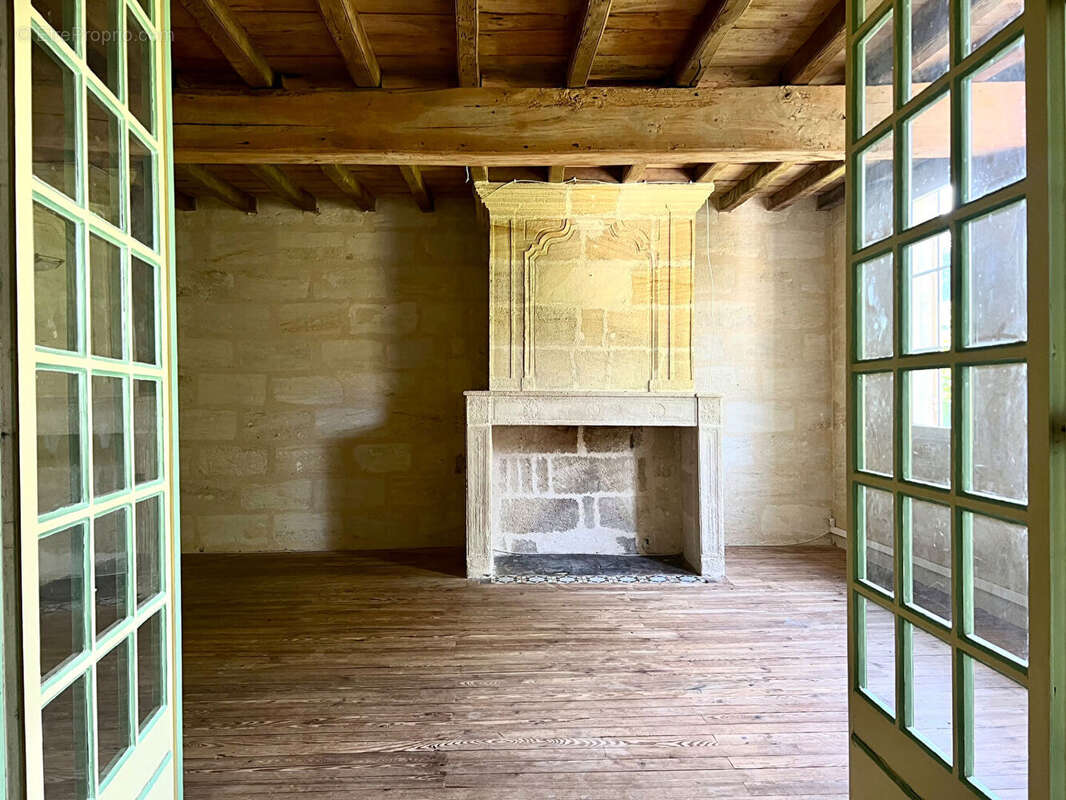 Maison en pierre dans un village en bord de rivière - photo 11