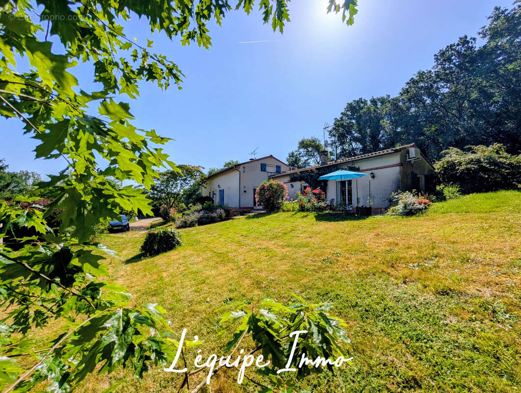 Grande Maison familiale avec piscine et garages sur 4300 m2 de terrain - photo 17