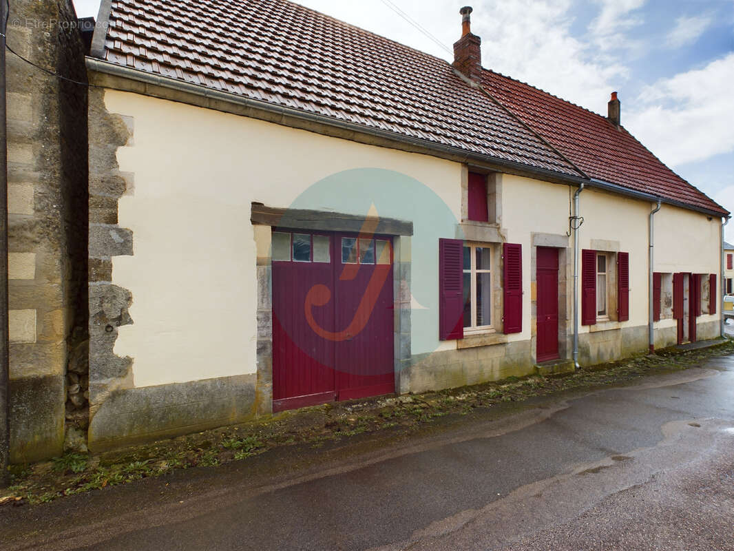 Maison à SAINT-REVERIEN