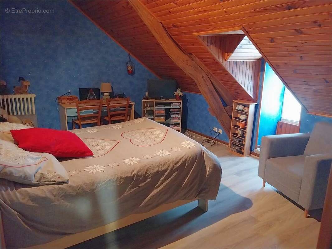 Maison à SAINT-HILAIRE-SUR-BENAIZE