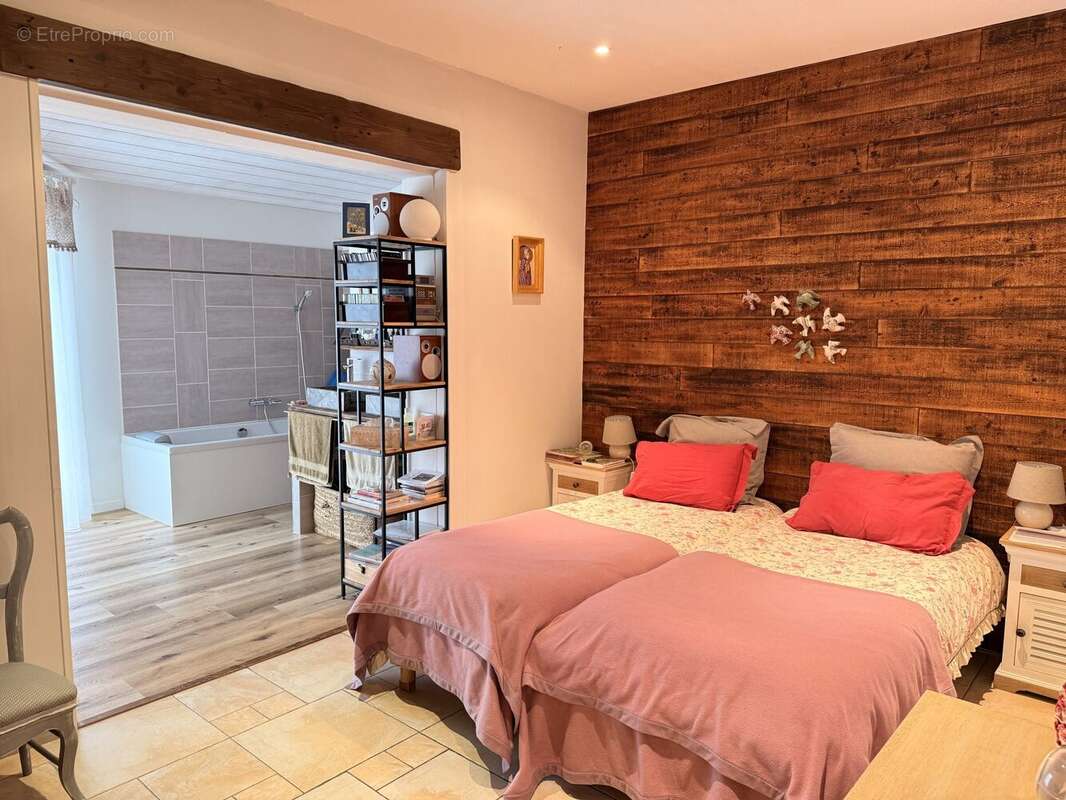 Maison à MONTPELLIER-DE-MEDILLAN