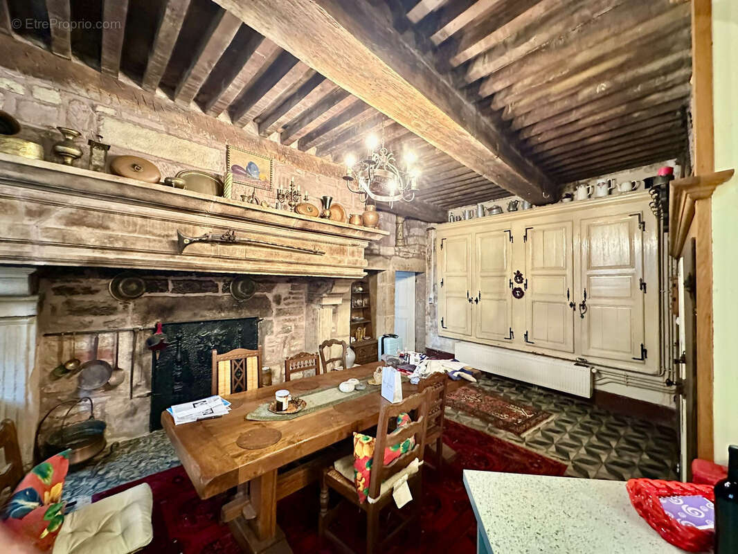 Maison à GRANGES-LE-BOURG