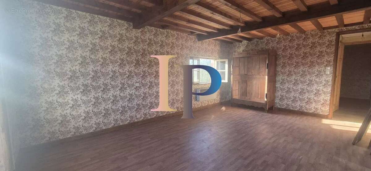 Maison à POUILLY-SOUS-CHARLIEU