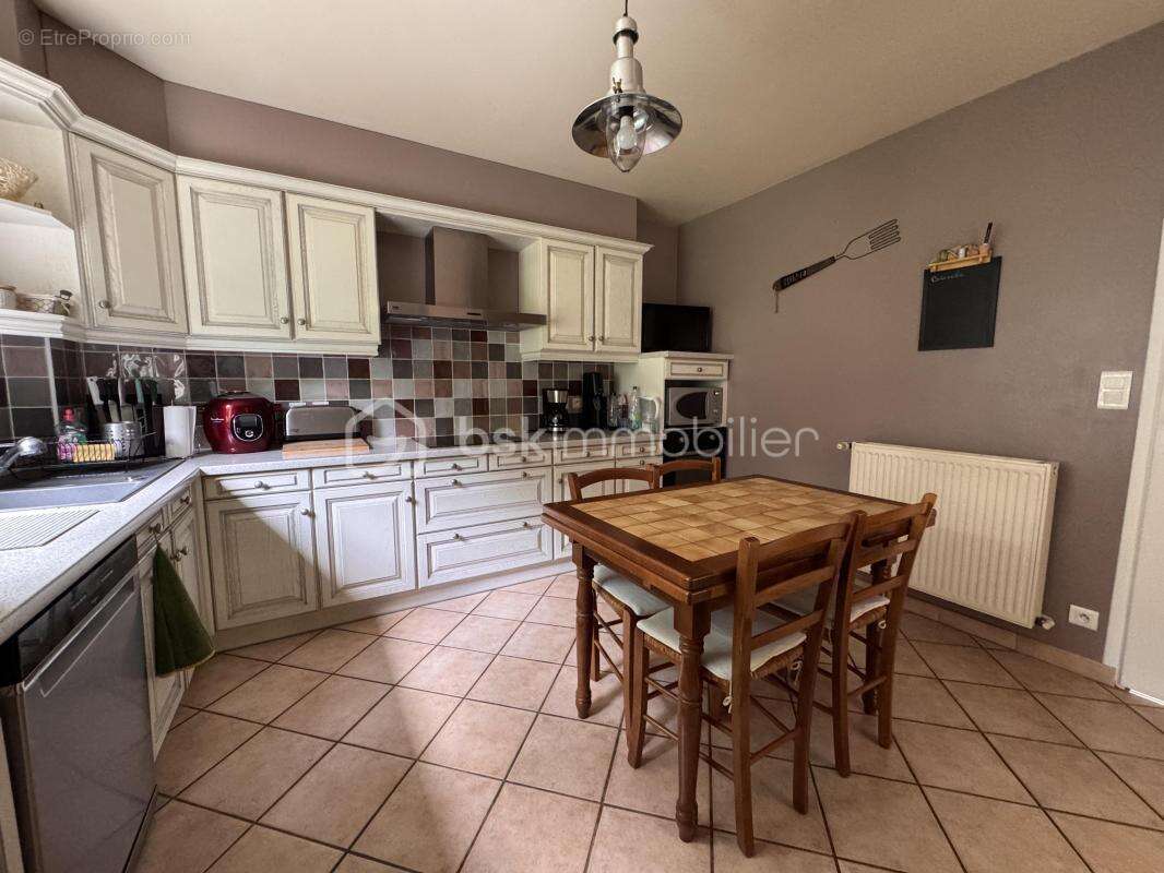 Magnifique Maison Familiale 4 chambres sur sous-sol complet - photo 7