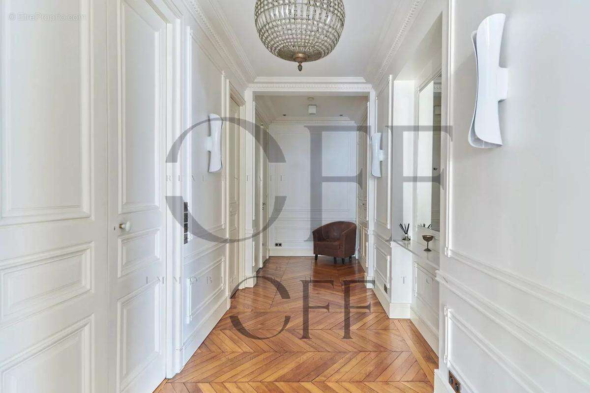 Appartement à PARIS-8E