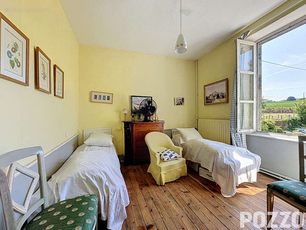 A Vendre - Maison en pierres avec chambre d'hôtes - 7 pièce(s) 150 m² - Terrain d'environ 2196 m² - photo 13
