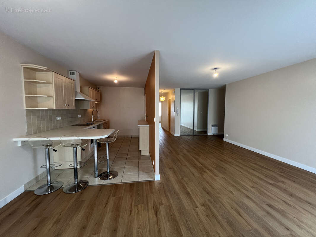 Appartement T3 78 m2 traversant avec balcon, garage, cave   Centre-ville La Roche-sur-Yon, proche Place Napoléon - photo 4