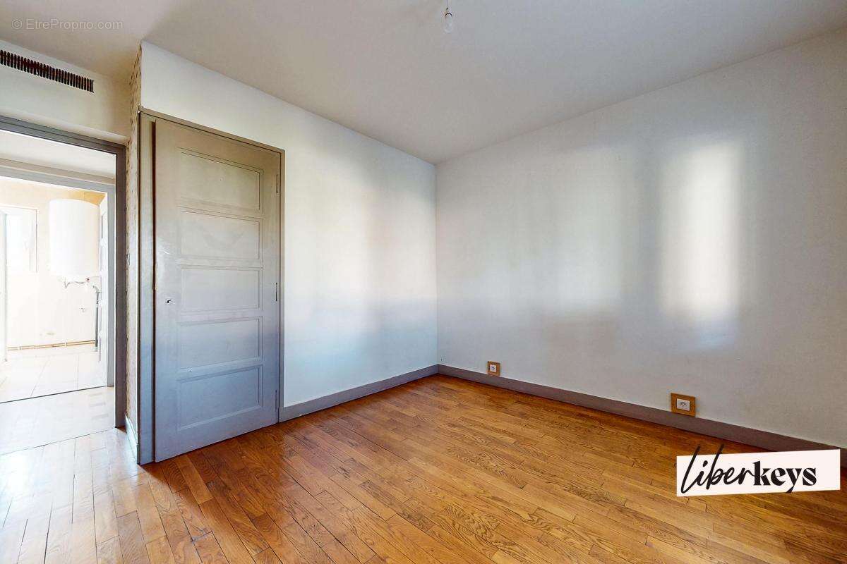 A vendre - Appartement  trois pièces avec fort potentiel – 22 bis Avenue de Brogny,  74000 Annecy - photo 9