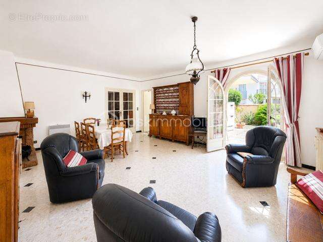 Maison familiale 3 faces avec beaux volumes - photo 5