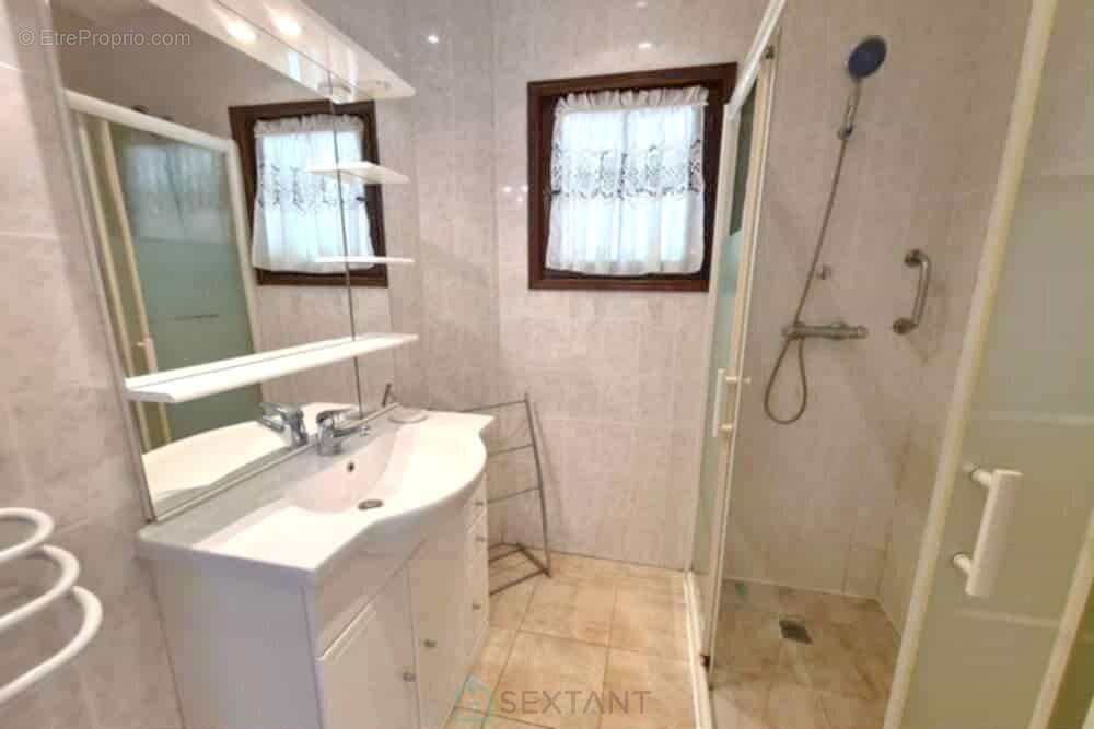 Maison à CENAC-ET-SAINT-JULIEN