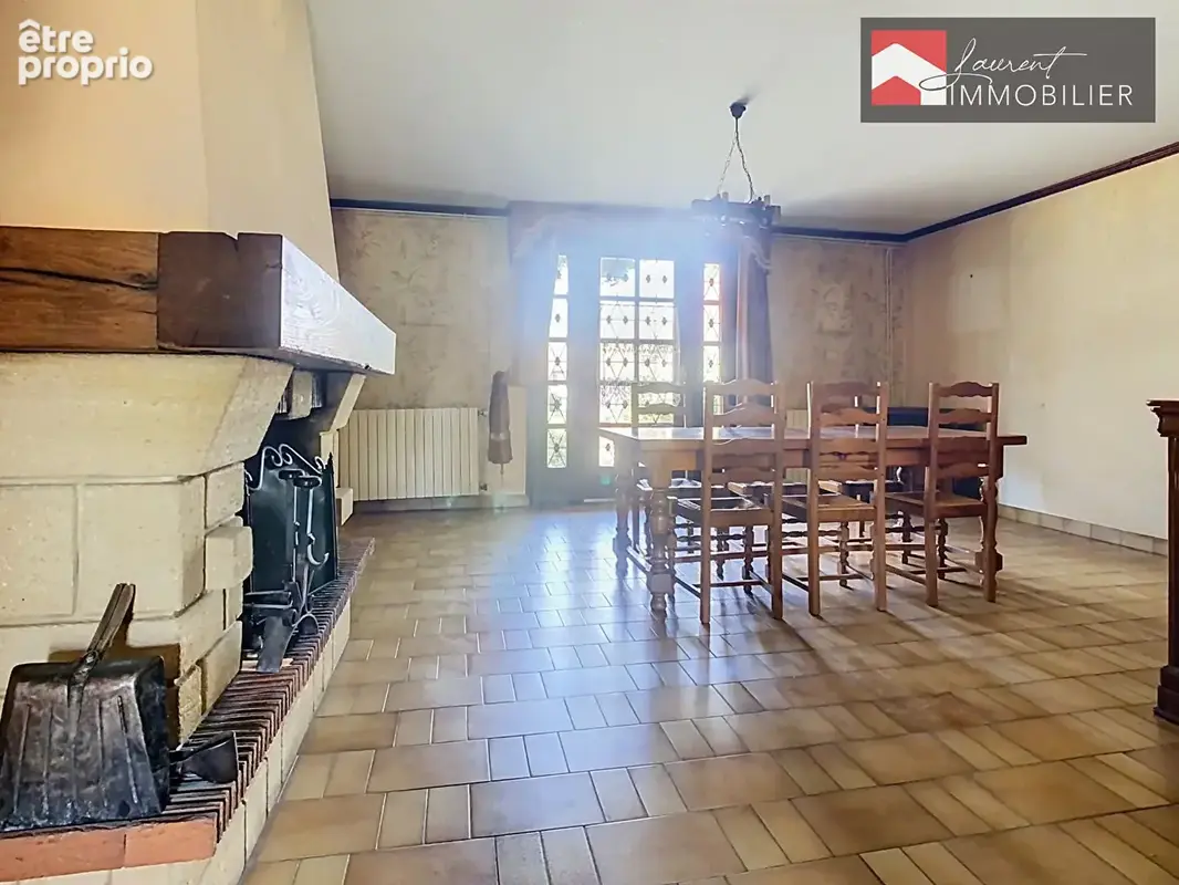 FRONTENARD à Vendre - ensemble immobilier avec 3 Hectares de terres agricoles, bâtiment d'exploitation et deux habitations. - photo 4