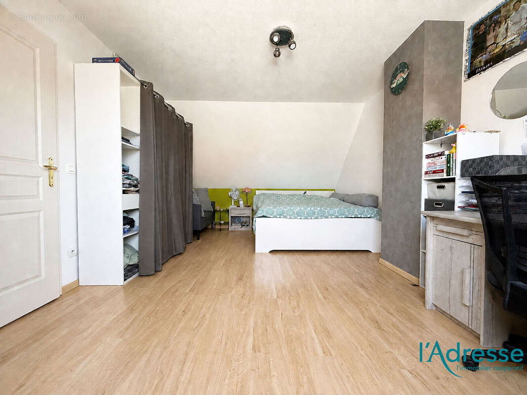 À vendre ? Duplex 4 pièces de 120 m² avec terrasse, garage et stationnements - photo 7