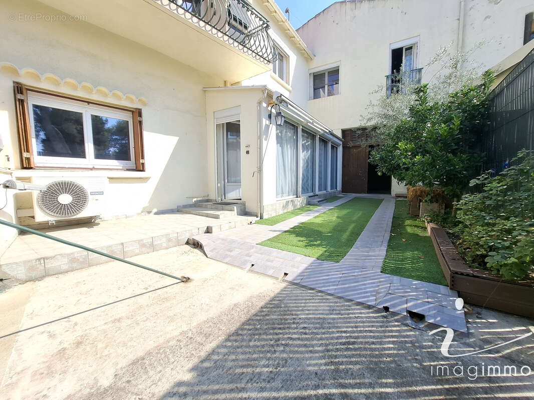 Rare maison de village de type 4 avec cours et garage de 60 m2 ! - photo 3