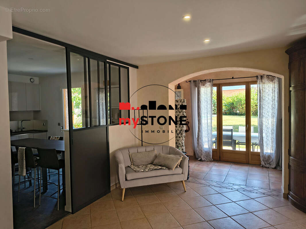 TREVOUX - Villa 164 m² 5 chambres avec piscine sur un terrain de 854 m² - photo 5