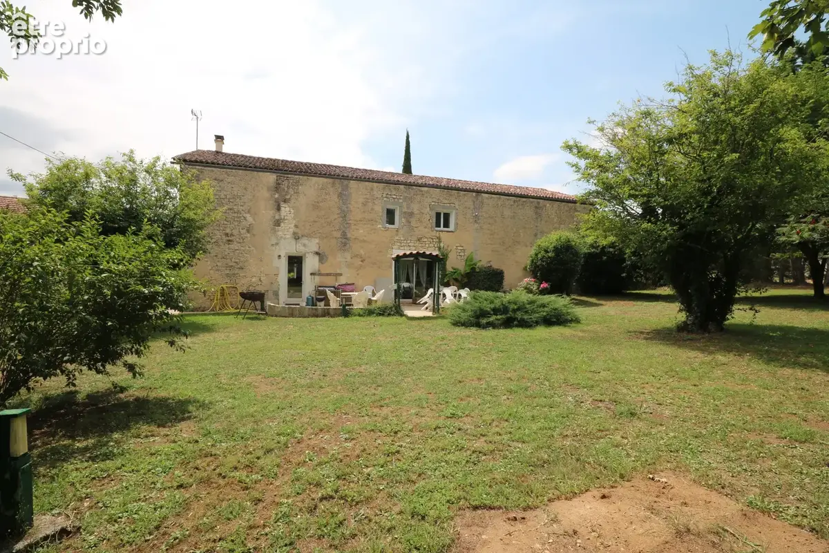 Maison R+1 3 chambres avec dépendances sur terrain 4771m2 - photo 3