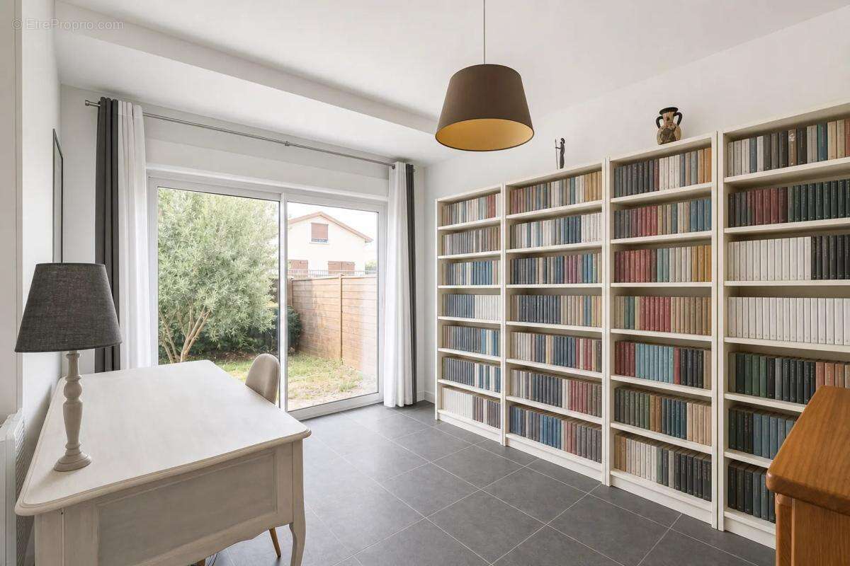 Maison spacieuse avec jardin et parkings à Pessac - photo 6