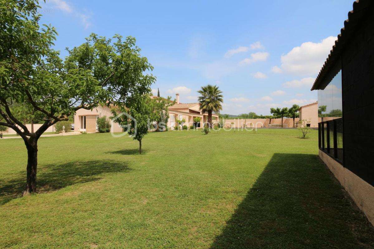 Votre oasis de tranquillité : villa 5 chambres avec piscine et cuisine d'été sur plus de 2 500 m² - photo 6