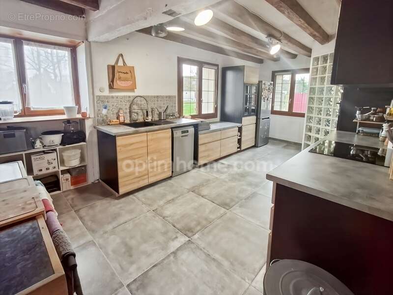 Maison à TREMBLAY-LES-VILLAGES