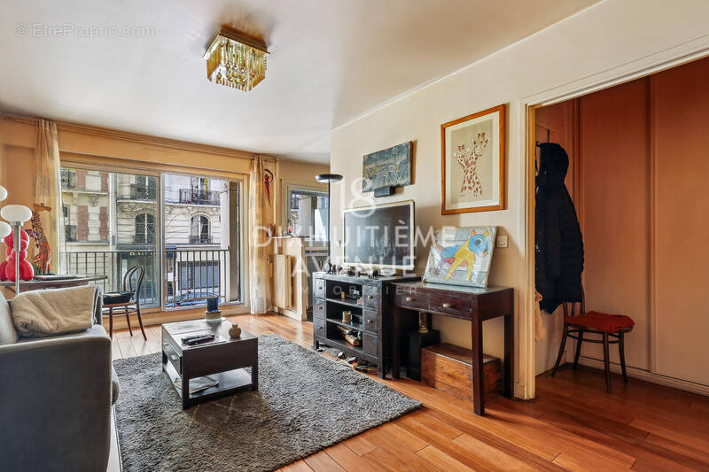 Appartement à PARIS-18E