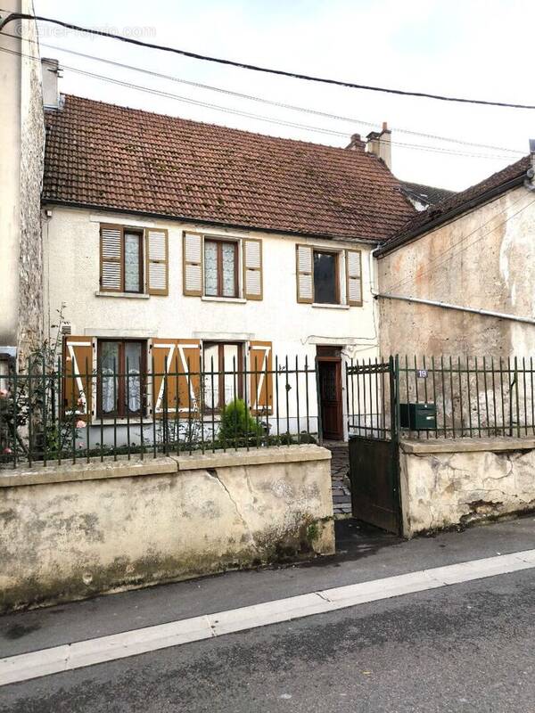 Maison à MONT-SAINT-PERE