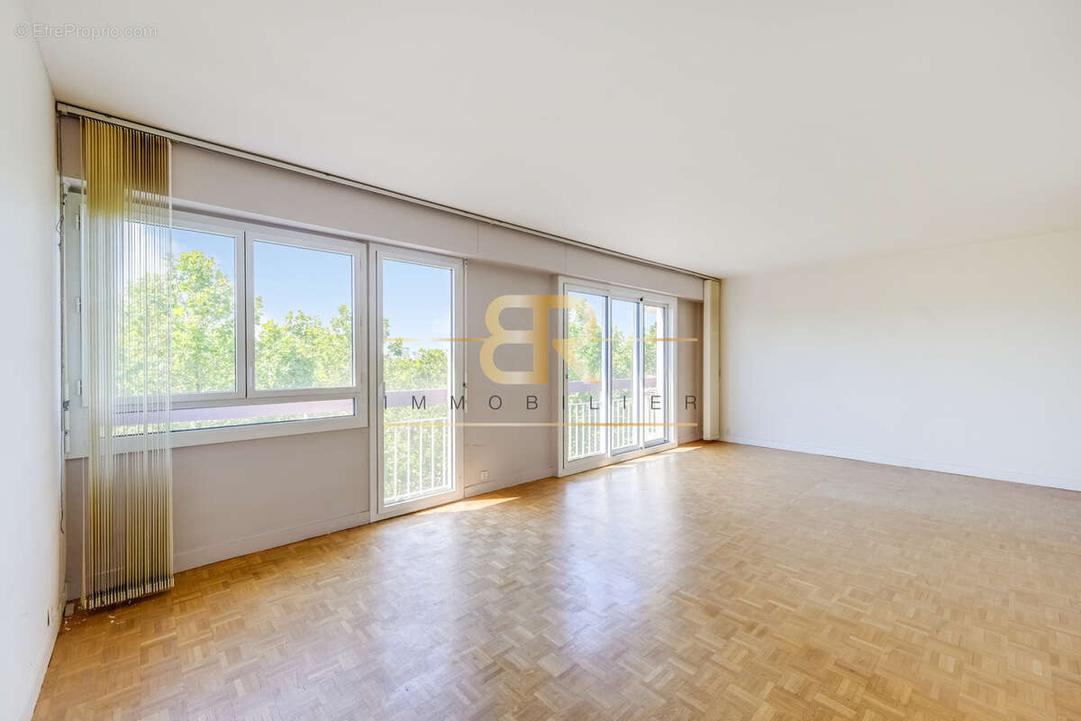 Appartement traversant de 3 pièces avec balcon, ascenseur et parking - photo 3