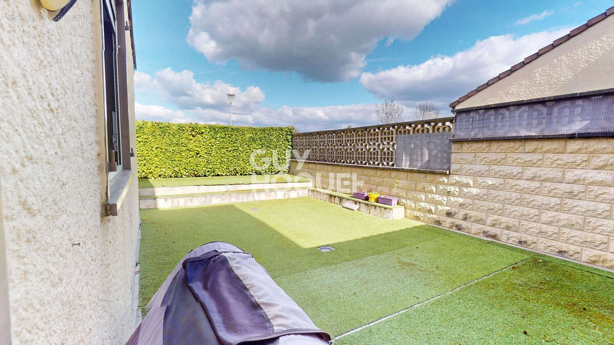 Maison à VAIVRE-ET-MONTOILLE