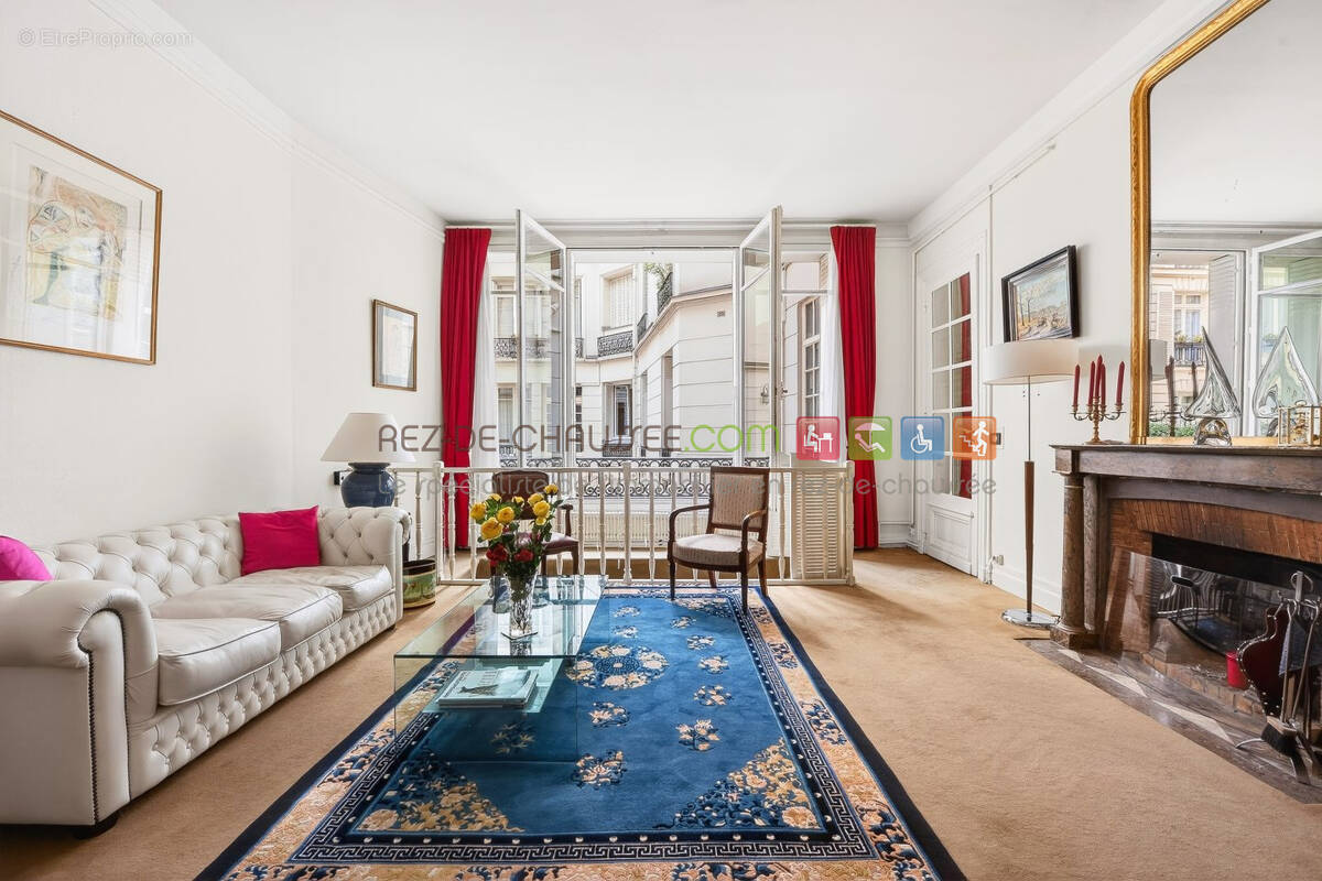 Appartement à PARIS-16E