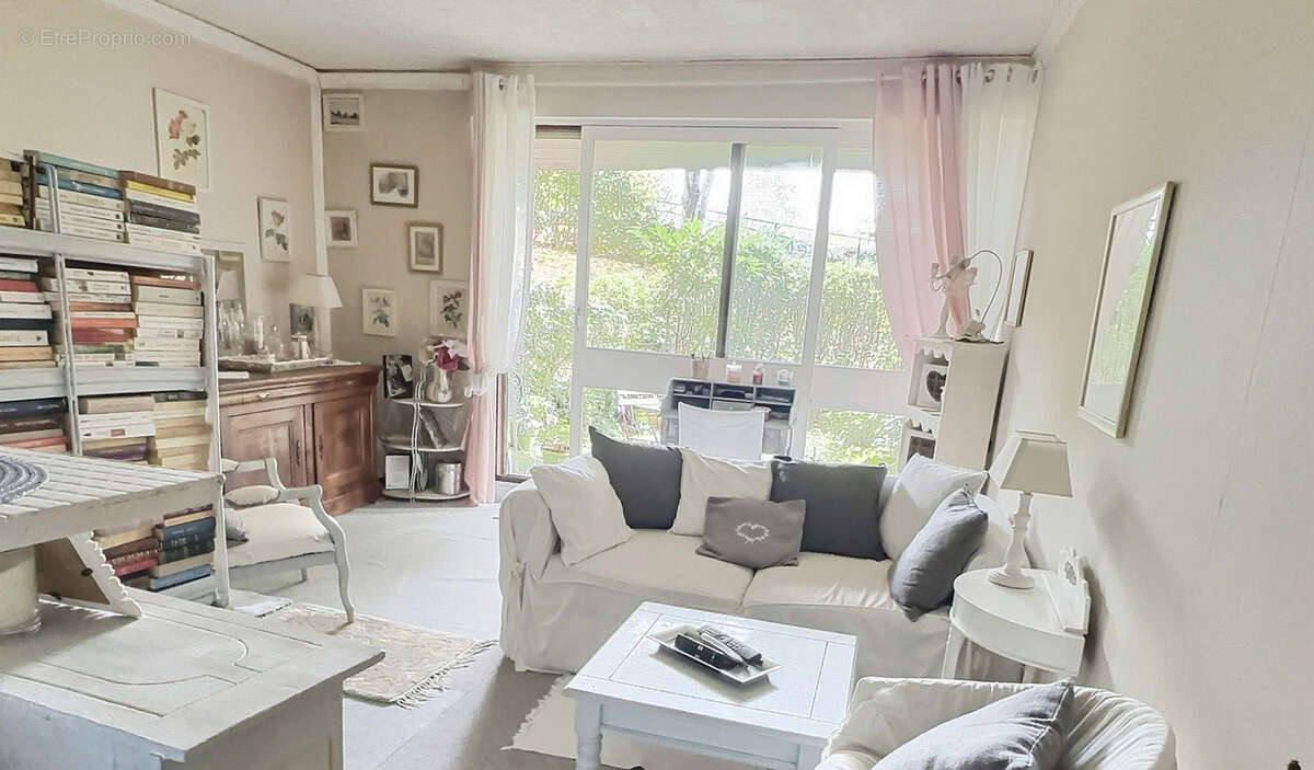 Appartement à FONTENAY-LE-FLEURY