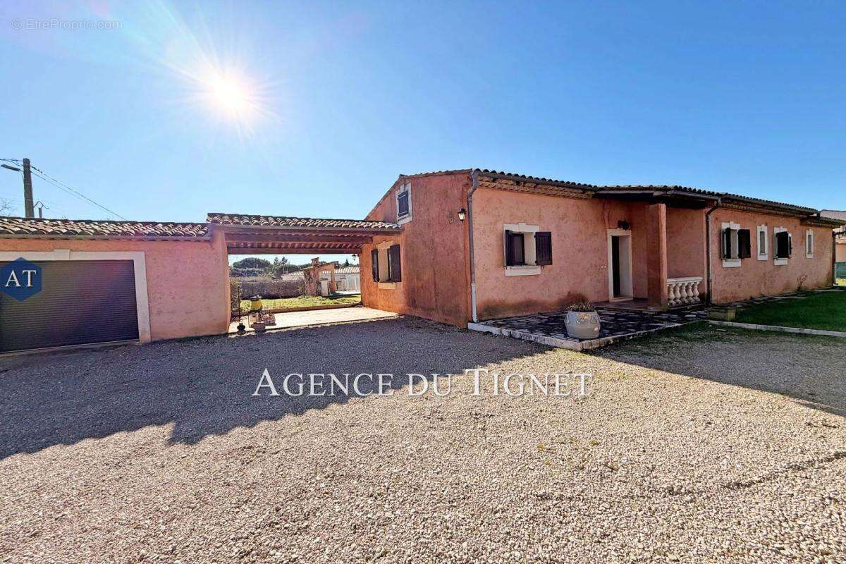 Maison à SAINT-CEZAIRE-SUR-SIAGNE