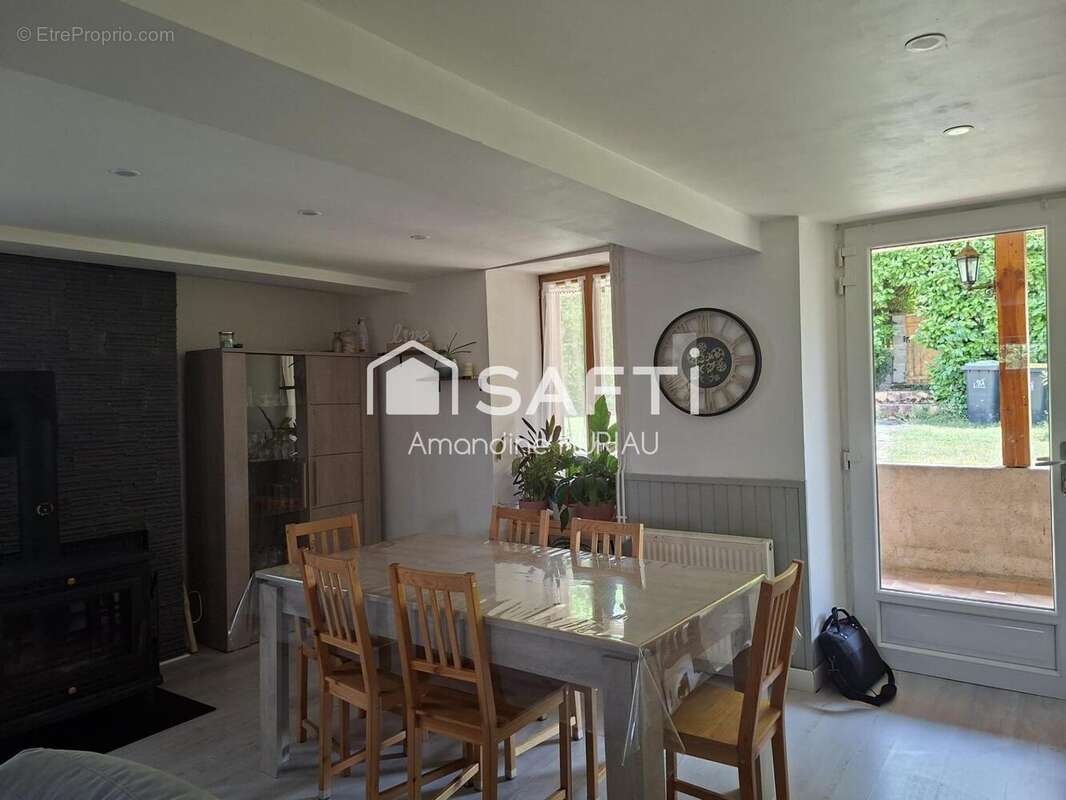 Maison 112 m² à Vensat  - photo 6