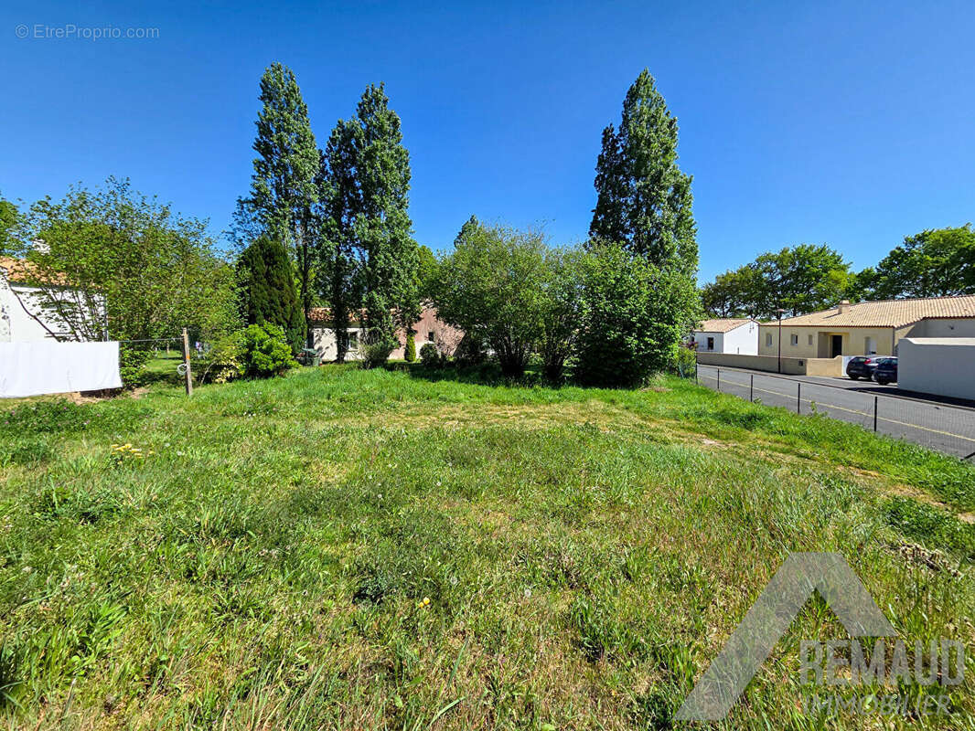 Maison à BEAULIEU-SOUS-LA-ROCHE