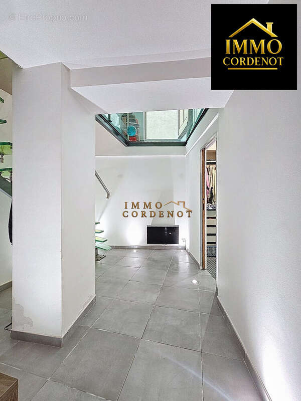 Appartement à FLASSANS-SUR-ISSOLE