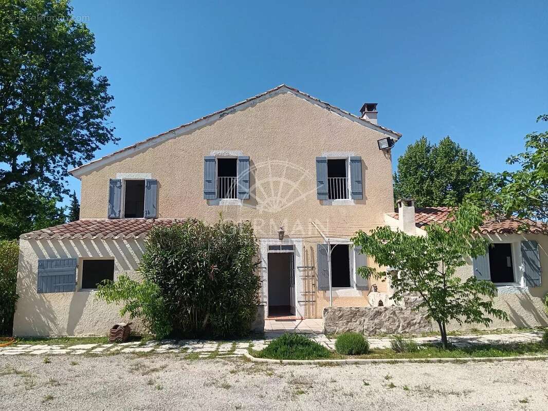 Maison à L&#039;ISLE-SUR-LA-SORGUE