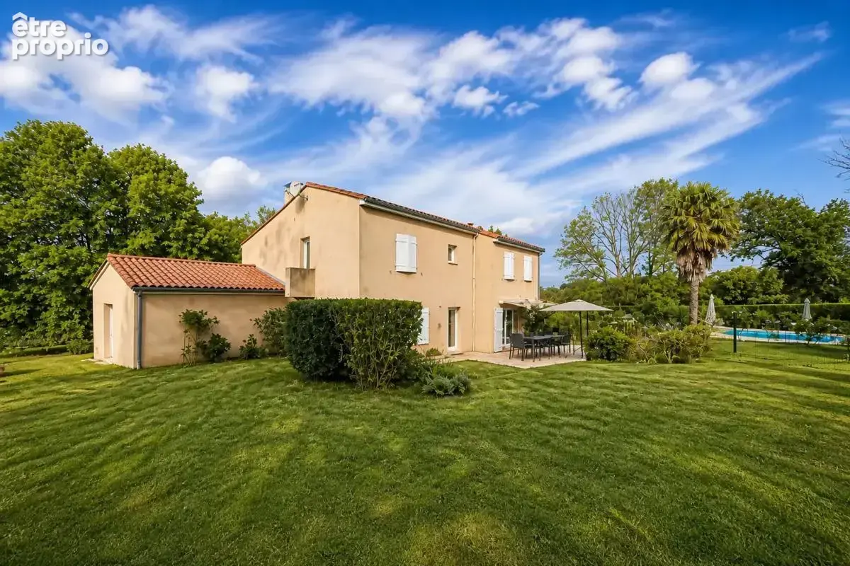 Maison de 5 pièces de 174 m² situé à Confolens - photo 2