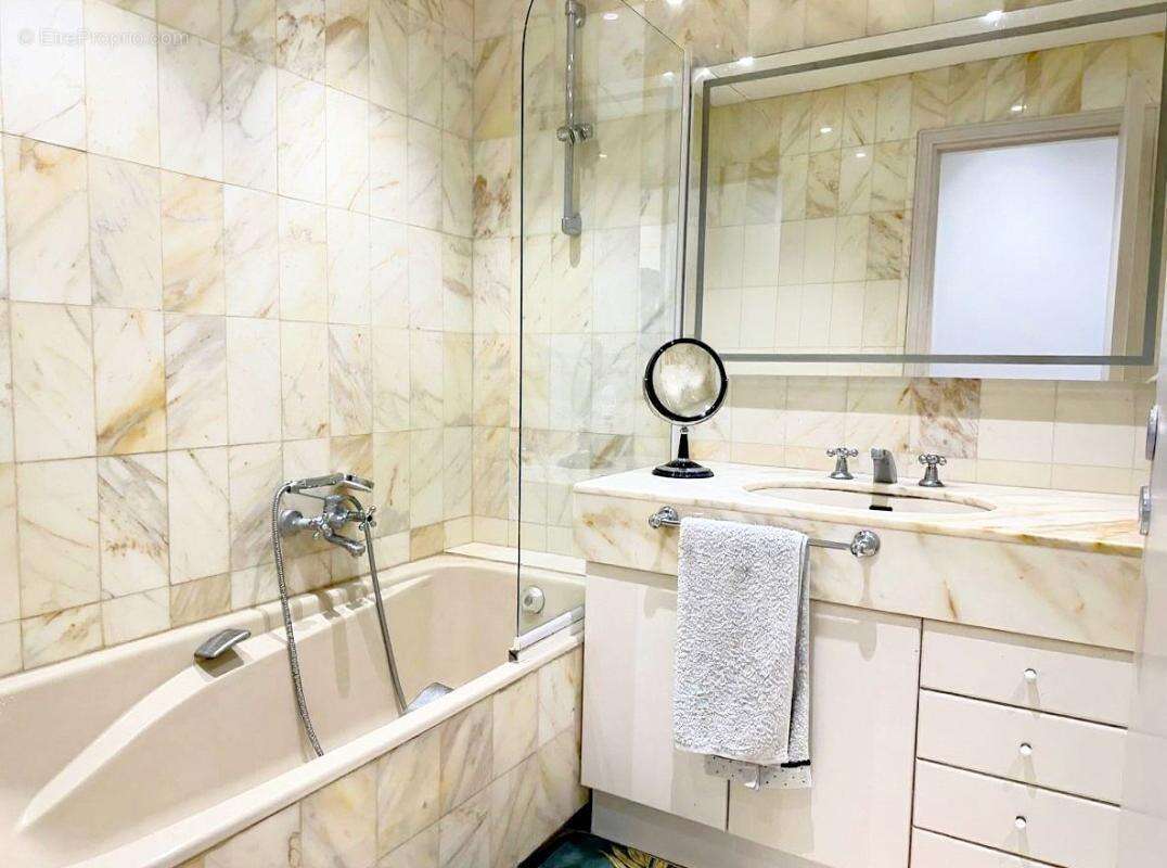 Appartement à VALLAURIS