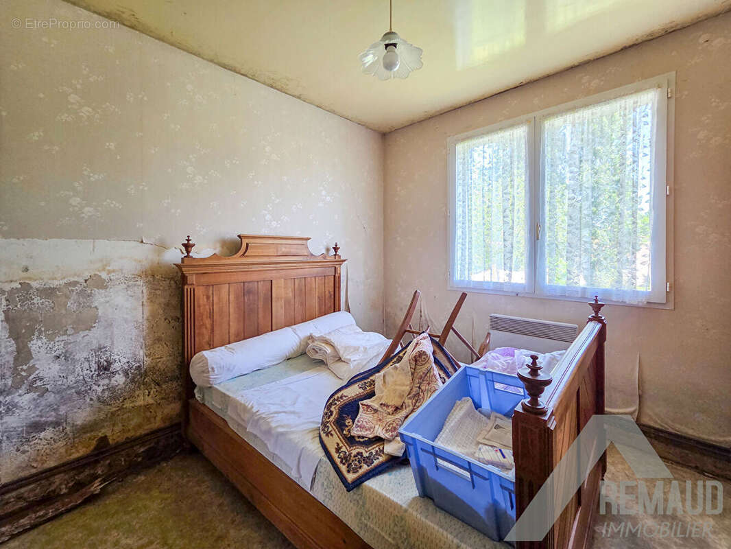 Maison à BEAULIEU-SOUS-LA-ROCHE