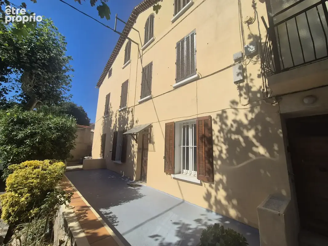 Toulon Ouest - Studio rénové avec parking   Calme et lumineux en impasse. - photo 6