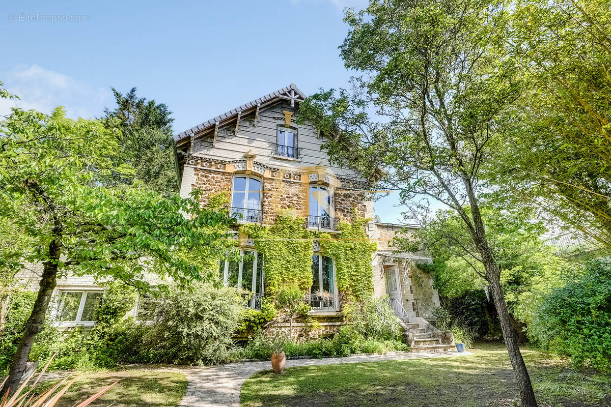 Maison à SAINT-MAUR-DES-FOSSES