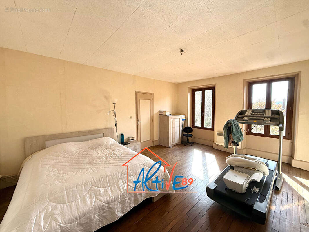 Maison à AILLANT-SUR-THOLON