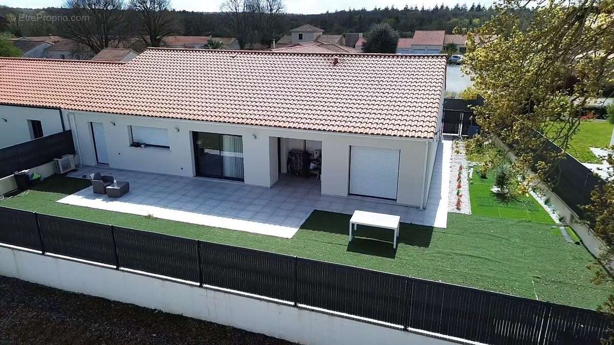 EXCLUSIVITÉ Magnifique maison contemporaine de plain-pied à Nuaillé - photo 2